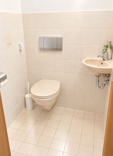 Bonito piso de 3 habitaciones con balcón soleado en Ulm-Wiblingen – Gäste-WC