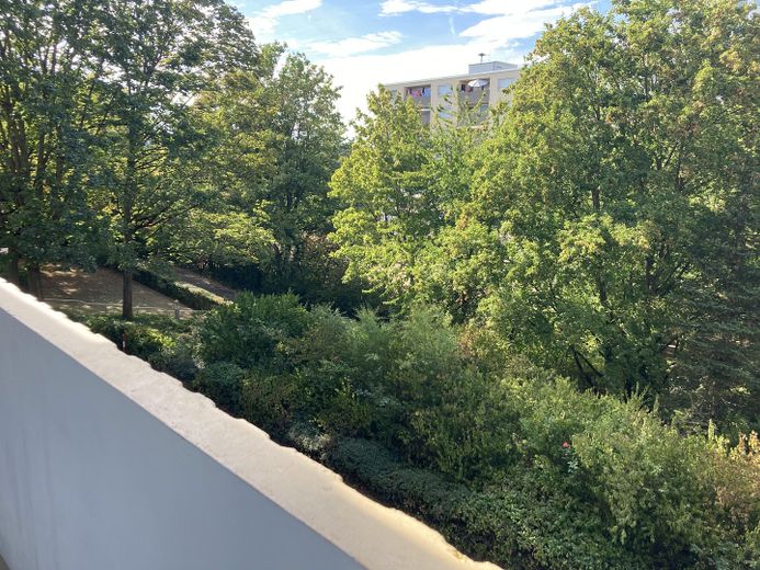 Saubere Wohnung an Student/in sofort längerfristig zu vermieten! – Ausblick vom Balkon