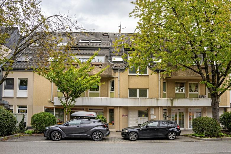 gepflegte 3-Raum-Wohnung mit Balkon – Gebäude Straßensicht
