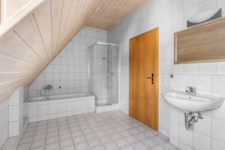 Helle 3-Zi.-Maisonette mit Empore, Balkon & Einbauküche in Schönebürg – Zdjęcie 10