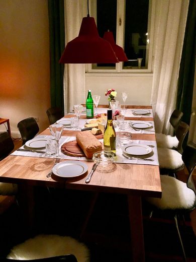 Sanierte bezugsfertige Villa mit Weitblick für Eigennutzung und/oder Kapitalanlage – Eßtisch im Obergeschoß