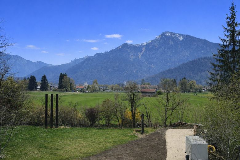 Landhaus in idyllischer Naturkulisse von Bad Reichenhall – Ausblick vom Grundstück aus