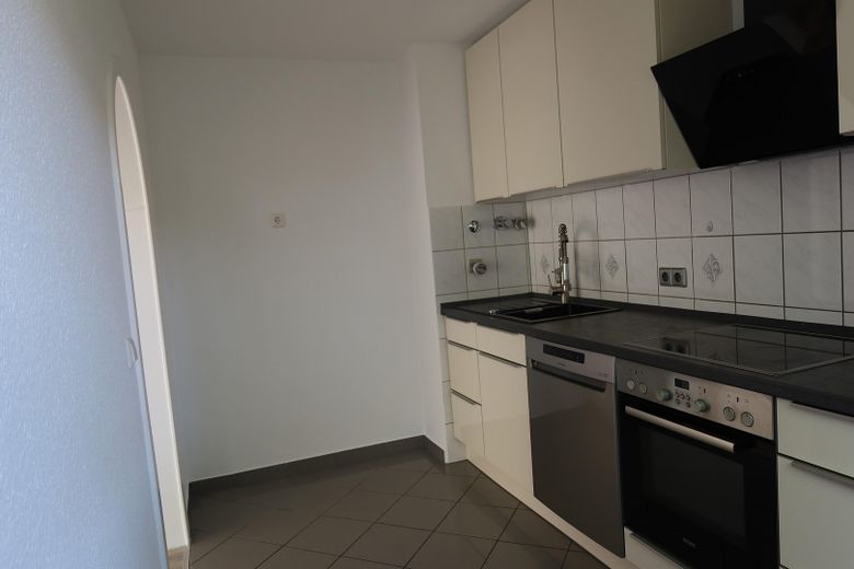 Appartement 3 pièces avec balcon et place de stationnement à Niefern – Küche