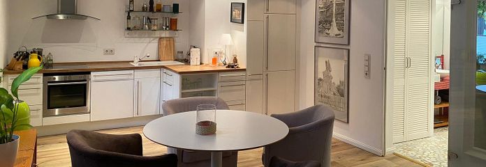 Bir bavulla taşının: Bad Harzburg’da mobilyalı wellness dairesi, 1.11. itibarıyla hazır – Wohnen-Kochen-Essen
