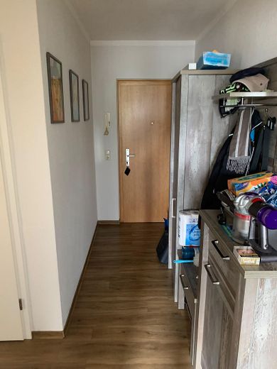 Moderno apartamento de 2,5 habitaciones con balcón orientado al oeste – Flur