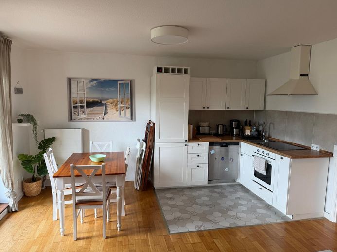Schöne Ferienwohnung / Eigentumswohnung am Pönitzer See (Nähe Scharbeutz) – Offene Küche