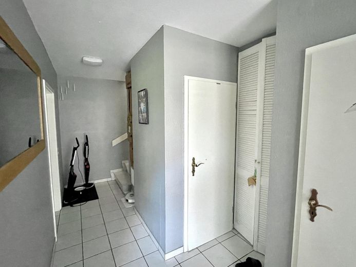 Maison mitoyenne dans un secteur à circulation apaisée – Flur EG