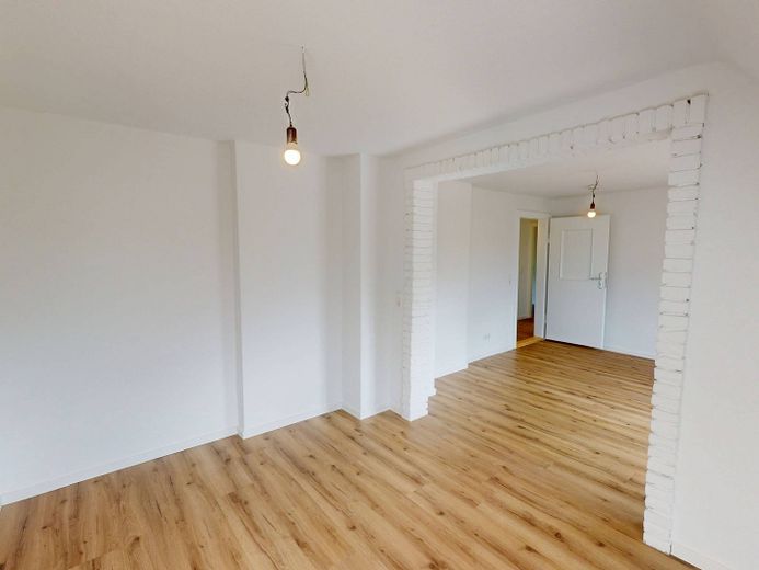 Ankommen, durchatmen, entspannen - Wir schenken Ihnen den ersten Monat: Helle 3-Zimmer-Wohnung mit modernem Bad – Ansicht III: Wohnzimmer