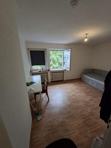 1-room apartment with elevator in the building, central & quiet – Apartment