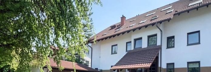 Modernisiertes Raumwunder: 130 m² Etagenwohnung mit 2 Balkonen und Garten