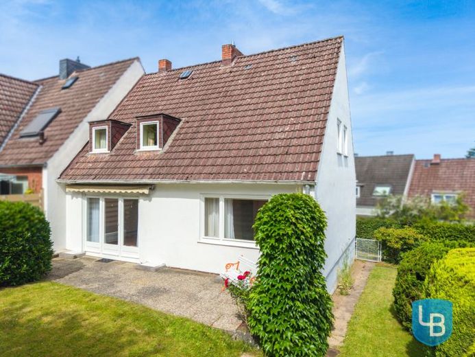 Doppelhaushälfte mit Modernisierungsbedarf nahe des Schwentineparks – Foto 1