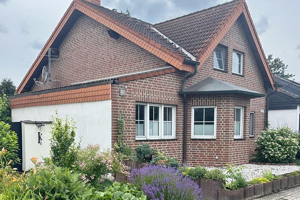 VOM PRIVAT : Gepflegtes Einfamilienhaus mit Kamin, Sauna & Wintergarten in Meerbusch-Osterath