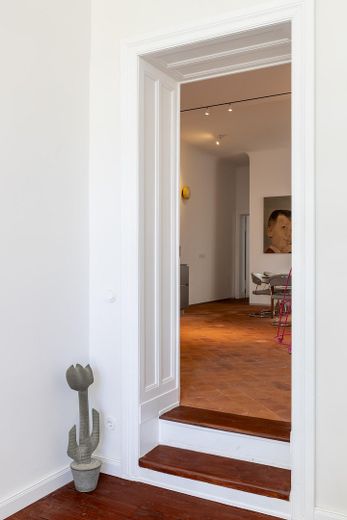 Einzigartige Wohnung | privater Eingang | bezugsfrei | ohne Provision – 2 Stufen zur Wohnküche