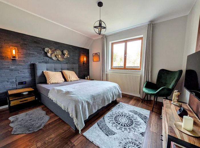 Wannsee: Helle 6-Zimmer-Maisonette mit großzügigem Garten – Schlafzimmer