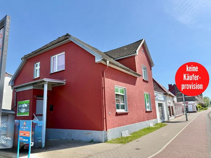 HORN IMMOBILIEN++ Neubrandenburg, Wohn- und Geschäftshaus in guter Lage, mit Keller und Stellplatz – Wohn-und Geschäftshaus