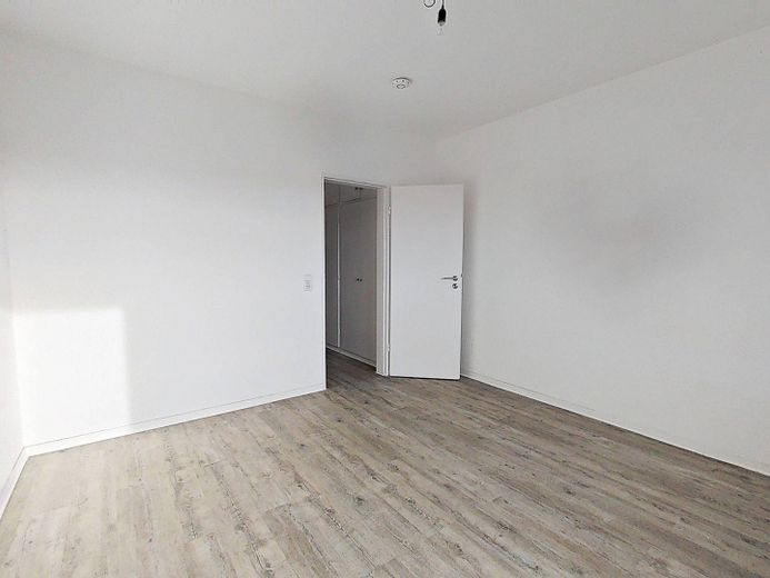 Punta in alto: moderno appartamento di 3 locali con BALCONE e splendida vista – Ansicht II: Schlafzimmer I