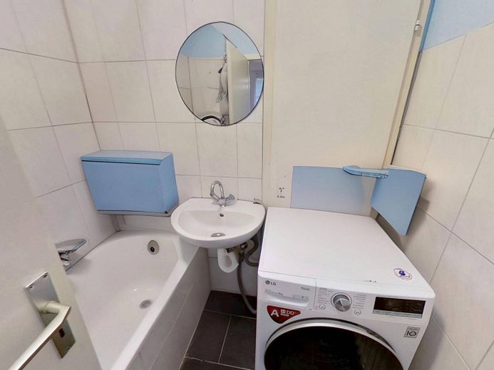 Attraktive, helle 3-Zimmer-Wohnung in Kaarst – Badezimmer (virtuell entmöbli…