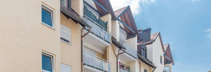 Spokojnie i centralnie – mieszkanie własnościowe z 1 pokojem, windą, kuchnią EBK i balkonem – centrum Landshut