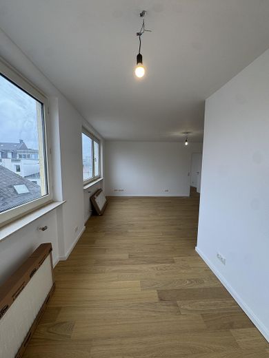 Erstbezug nach Sanierung. Sehr Helle 2 Zimmer Wohnung mit Einbauküche – Photo 9