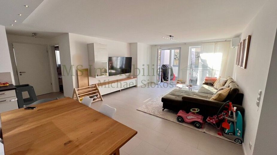 *** Moderne Souterrainwohnung mit ca. 98 m² + Terrasse + Stellplatz *** – Wohnzimmer Ansicht 1