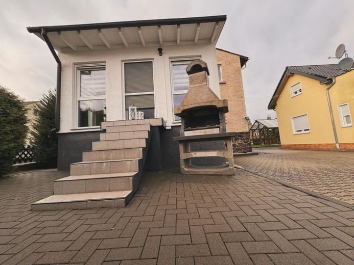 Wohn-Ensemble / Kapitalanlage & ein zusätzliches Baugrundstück in Hungen – Foto 1