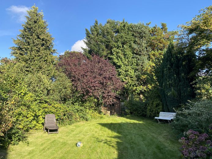 Freie Charmante Doppelhaushälfte mit großem Garten – Ideal für Familien oder Mehrgenerationenwohnen – Garten