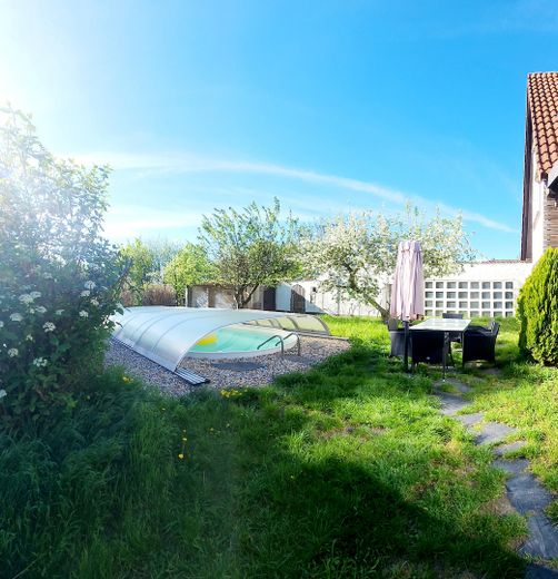 Einfamilienhaus auf 1633 m² Grundstück – Pool