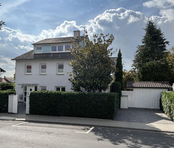 Helles, freistehendes Einfamilienhaus mit großem Garten in Bad Nauheim – Nieder-Mörlen – Grundstück mit Stellfläche
