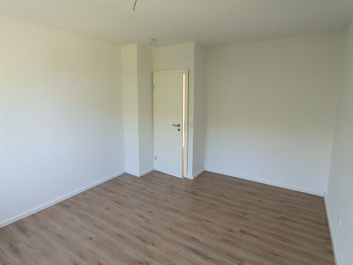 Topsanierte 3-Raum-Wohnung mit Balkon und sehr schöner Einbauküche – Schlafzimmer