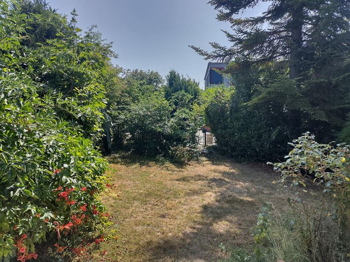 Variables Reihenendhaus mit Gasheizung von 2019, Südterrasse sowie grosszügigem Grundstück (400qm) – Garten
