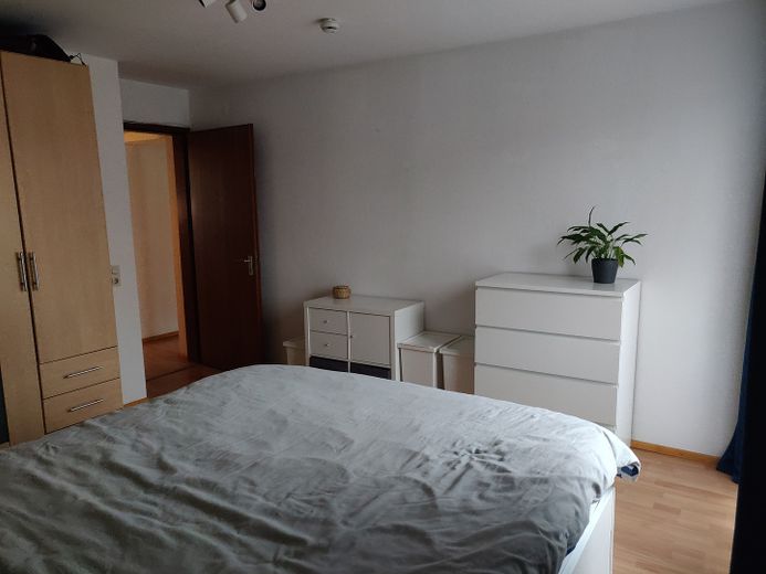 Zentral gelegene, gepflegte 3,5-Zimmer-Wohnung mit EBK in Karlsruhe – Schlafzimmer
