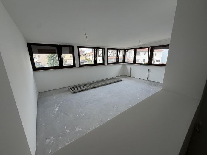 4,5 Zimmer Wohnung mit Balkon, Gartenmitbenutzung und 110qm Wohnfläche – Esszimmer_Wohnzimmer