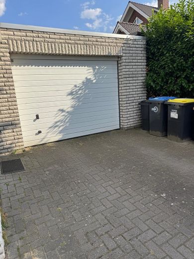 Freistehendes Zweifamilienhaus mit Bürotrakt und Garage – फोटो 5