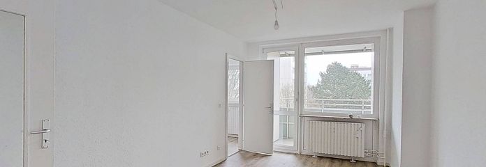 Herbstferien für Ihre Geldbörse - Wir erlassen Ihre erste Kaltmiete: Gut geschnittenes Single-Apartment mit BALKON – Ansicht I: Wohn- und Schlafbe…