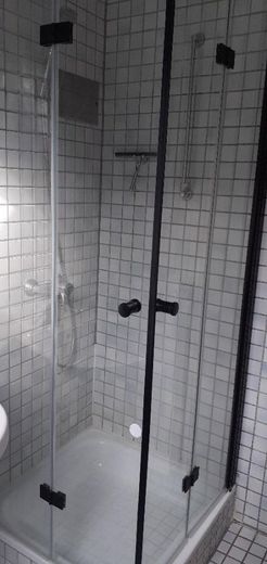 Gemütliche, helle 3 Zimmer Dachgeschosswohnung, zentral in Mz-Ebersheim – Bad 2