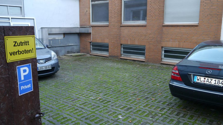 Provisionsfrei: Vollvermietetes Wohn- und Geschäftshaus in zentraler Bahnhofslage – Faktor 17,3 – Parkplatz mit Tor Hinterhof