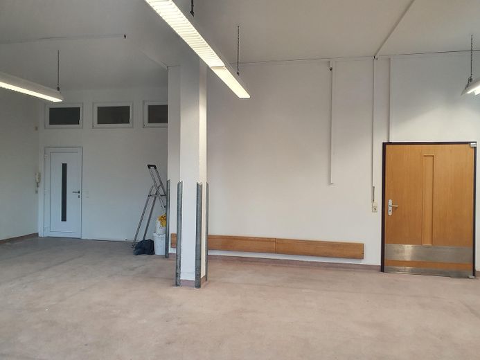 Büro/Gewerbe, Kanzlei, Praxis, Schulung, Handwerker, Handel im Zentrum von Altensteig – EG Seite links