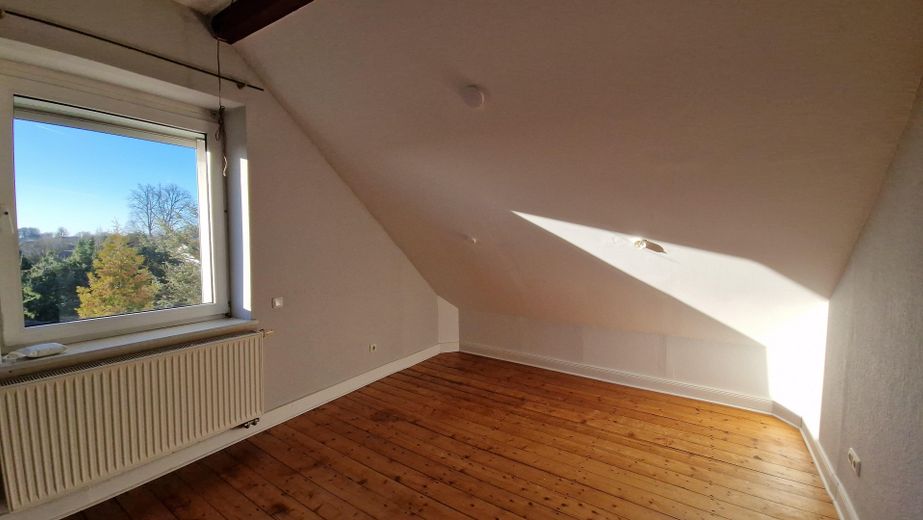Wie ein eigenes Haus: 162,5 m² | 6 Zimmer | 600 m² Garten im Sondereigentum | 32 m² Dachterrasse – DG Schlafzimmer 2