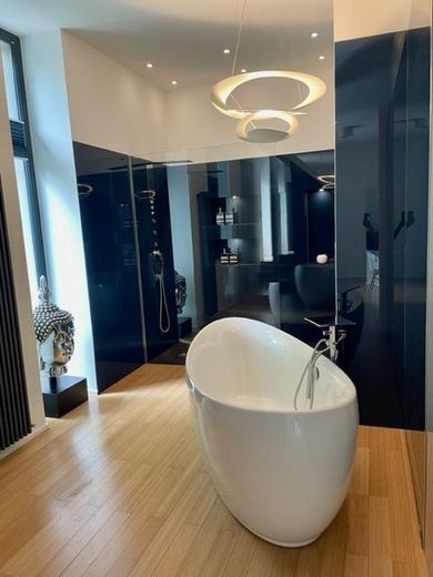 Master-Bad mit Dusche