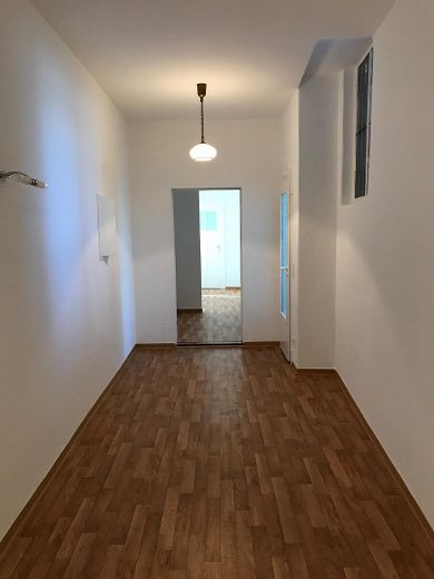 UNI Yakını Chemnitz Bernsdorf’ta YENİ 6 Odalı Daire – Flur