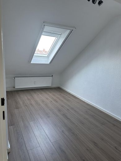 Acogedor piso de 3 habitaciones en planta ático – Schlafzimmer 1
