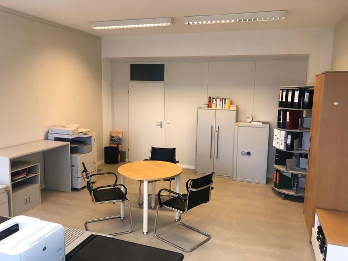 Einzelbüro erweiterbar bis ganze Etage Toplage-Sendling – Glasfaser – Aufzug – Parkplätze – Bürobeispiel