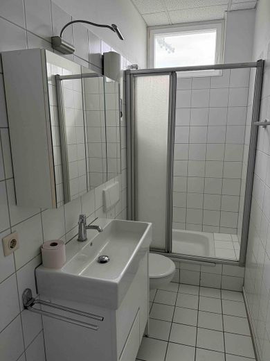 Martinsviertel, Südbalkon, 3 ZKB mit EBK - ruhig, attraktiv mit Charme – von Privat – Badezimmer