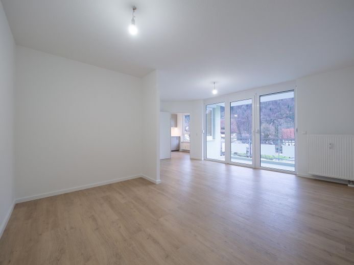 Helle 1,5-Zimmer-Wohnung in der Seniorenwohnanlage Papiergässle im Herzen von Waldkirch – Wohn- und Schlafbereich