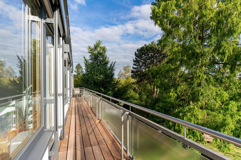 Ankommen & Wohlfühlen auf dem Rotenbühl- 142m² mit Blick ins Grüne – Balkon und Gartenansicht