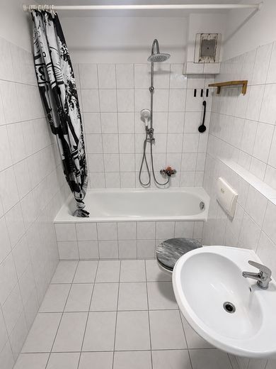 geräumige 3 Zimmer Wohnung mit Balkon und TG – Bad