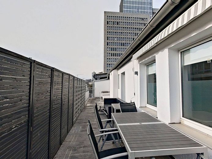 W pełni umeblowane 3-pokojowe mieszkanie z 2 BALKONAMI i kuchnią w zabudowie, w odległości spaceru od dzielnicy japońskiej – Ansicht I: Balkon I