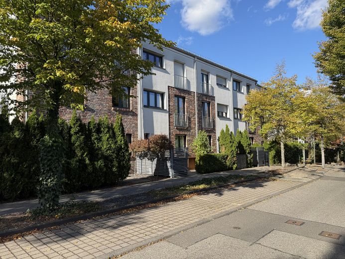 Sonne bis zum Abend! 5 Zimmer -Traum mit Dachterrasse & Garten am Buga-Park – Hausansicht