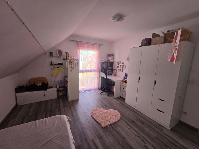 Provisionsfreies Einfamilienhaus mit Photovoltaik, Doppelgarage und gepflegtem Garten – Фотографія 15