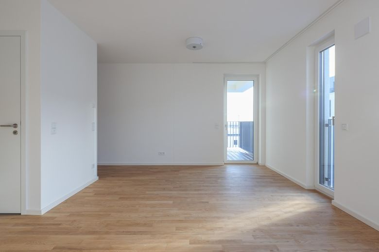 2 Zimmer Luxus Neubau - Einbauküche + Parkett - vom Eigentümer – Wohnzimmer Blick Balkon